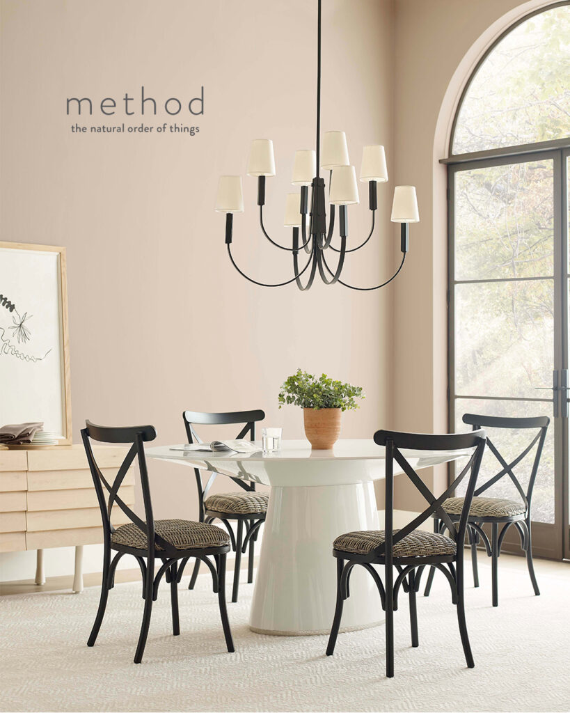 modern dining room with black chandelier and black farmhouse chairs.
